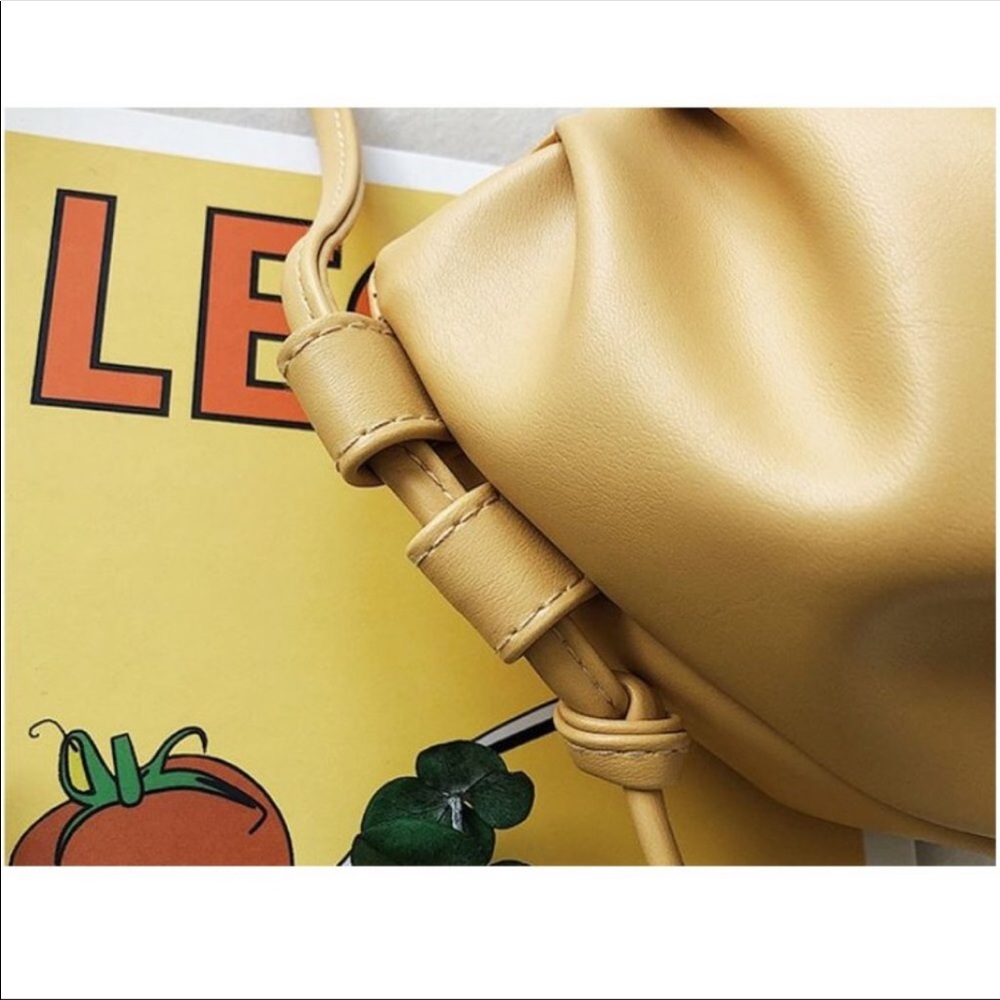 *Host Pick* Elegant vegan leather shoulder bag - Picture 11 of 13